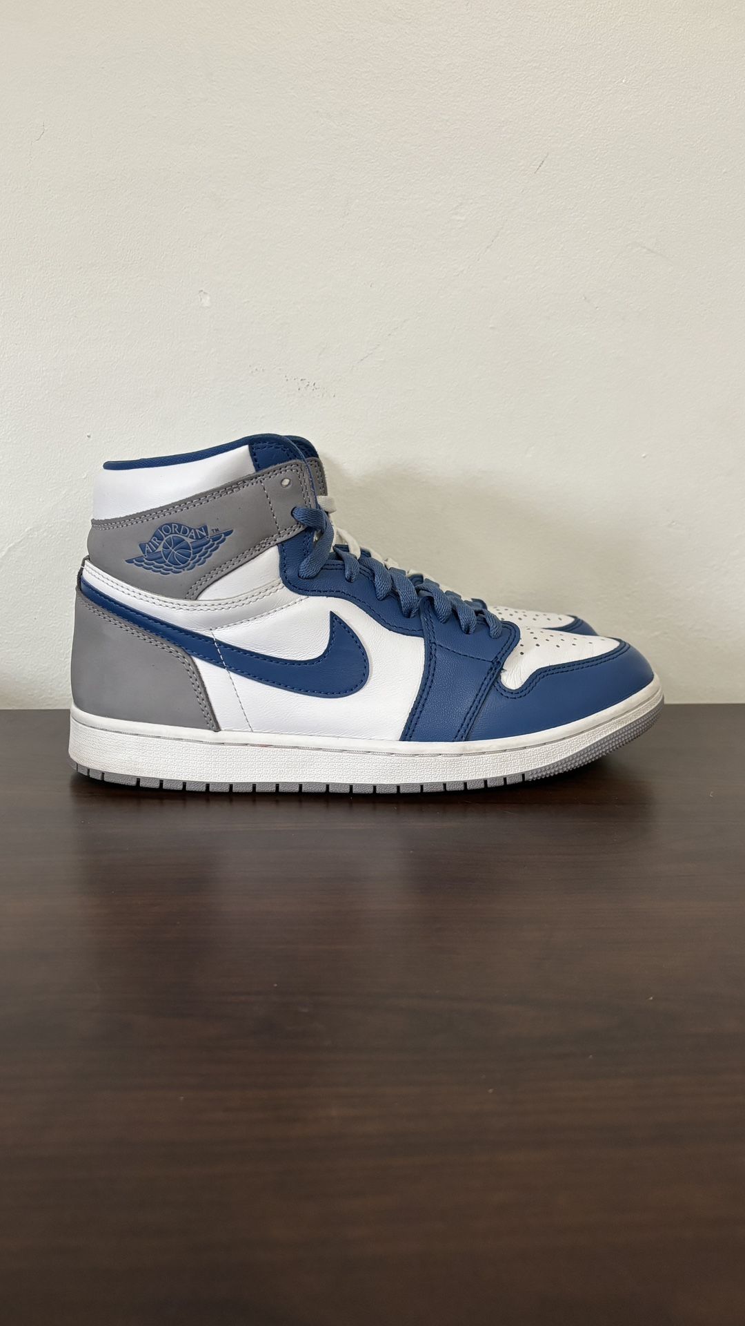 Jordan 1 Retro “True Blue”  Size 10 