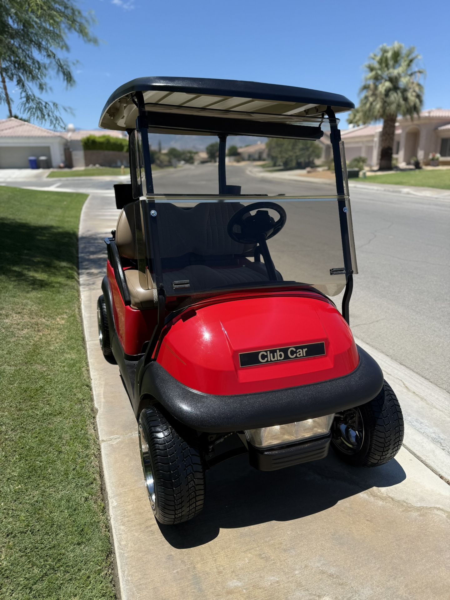 Club Car Golf Cart in Excellent Condition
