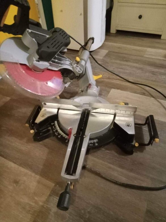 12" Double-Bevel Compound Sliding Miter Saw
