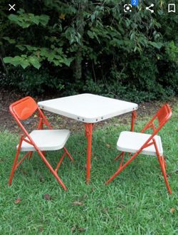 RETRO SAMSONITE CHILD'S TABLE & CHAIRS