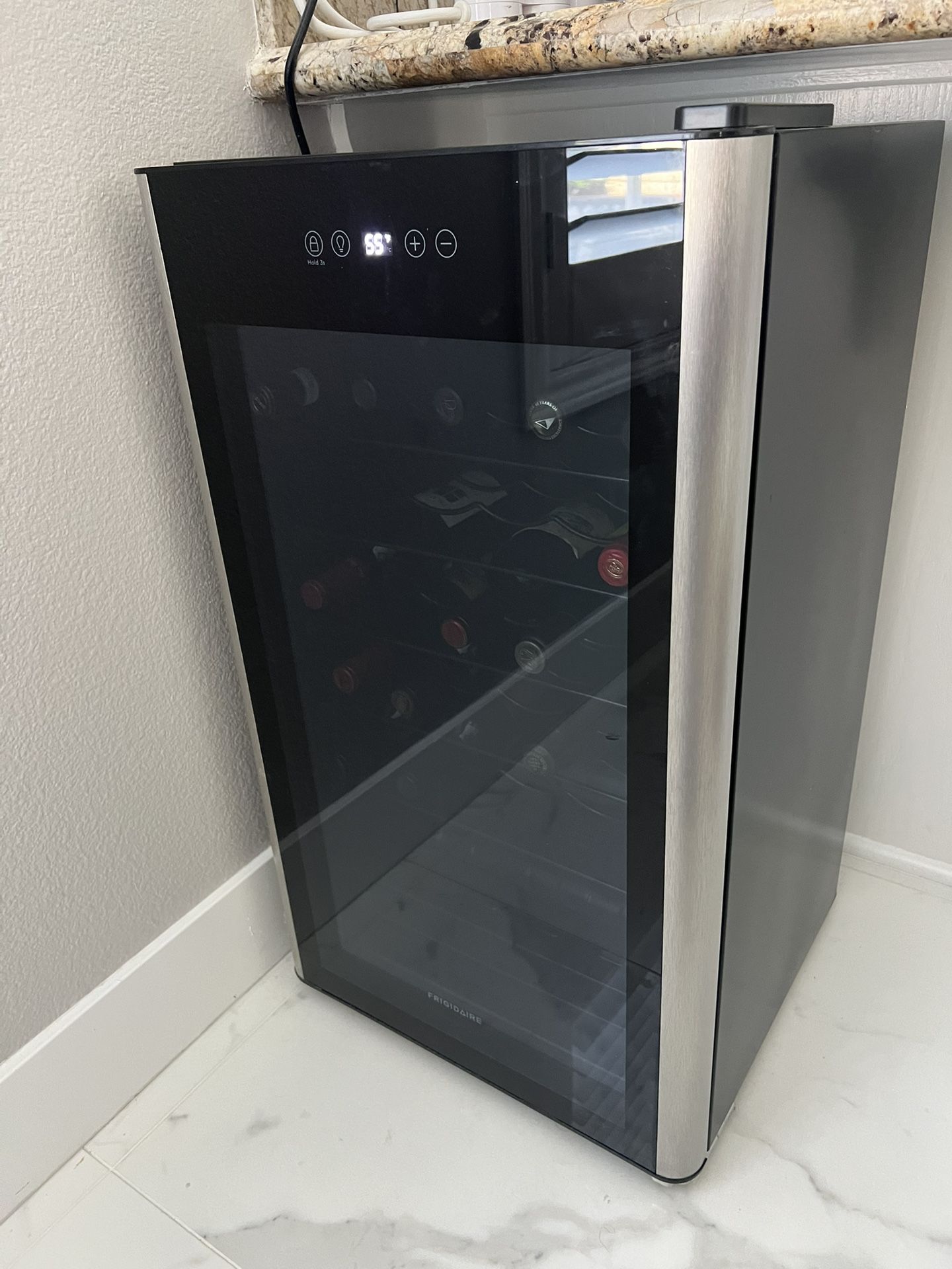 Frigidaire 19.3-in W 34-Bottle Capacity Black Freestanding Wine Cooler Fridge