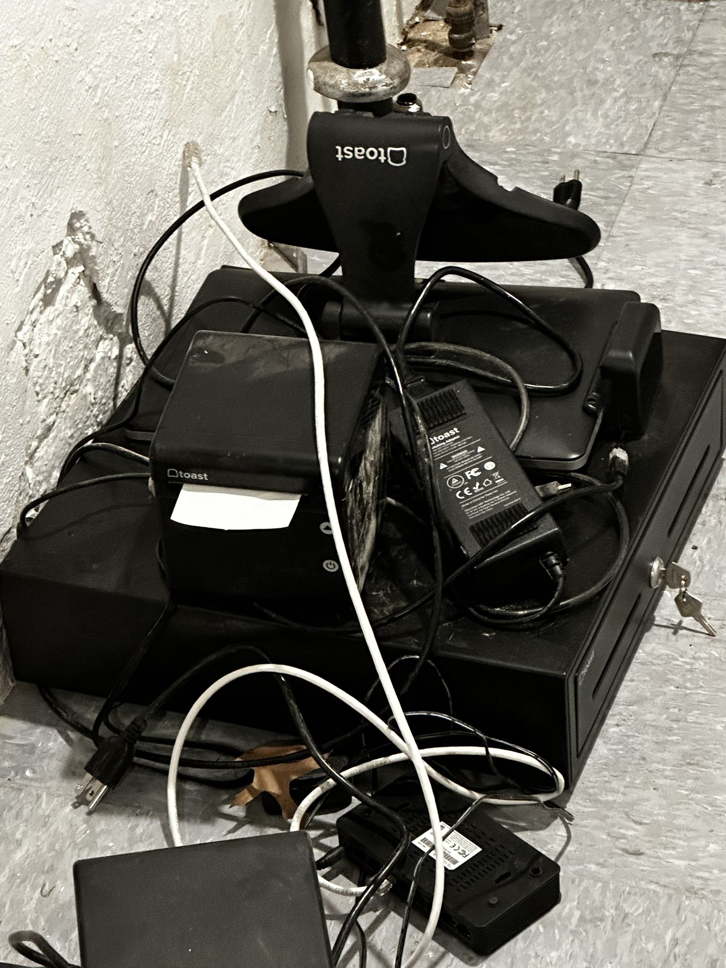 Toast POS Along With 2 Kitchen Screen