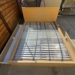 Queen Bed Frame 4 Drawers. Cama 4 Gabeteros