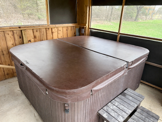 Hot Springs Hot Tub in like new condition