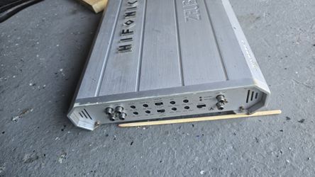 Zeus High Power Amp And 8 Inch Bazooka