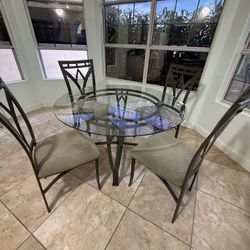 Dining Room Table/ Comedor