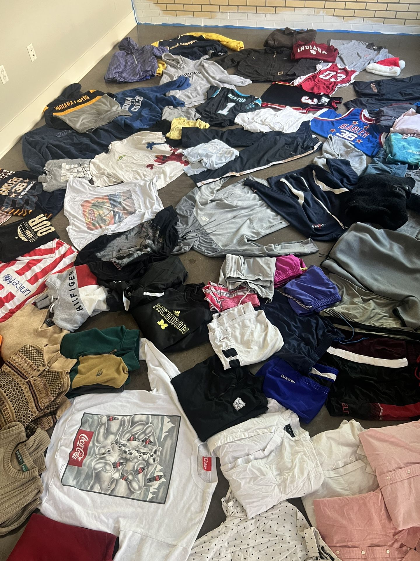 Nike Dunks , Yeezys , Mcqueens , Vintage Clothes , Sports Ect . Clothing