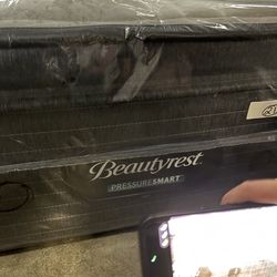 New Queen Simmons Beautyrest Pressuresmart Luxury Medium PillowTop Mattress