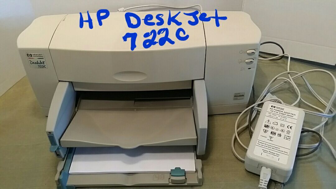 HP DESKJET 722C w/ CABLES