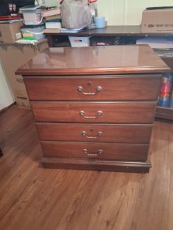 Buro. Madera .