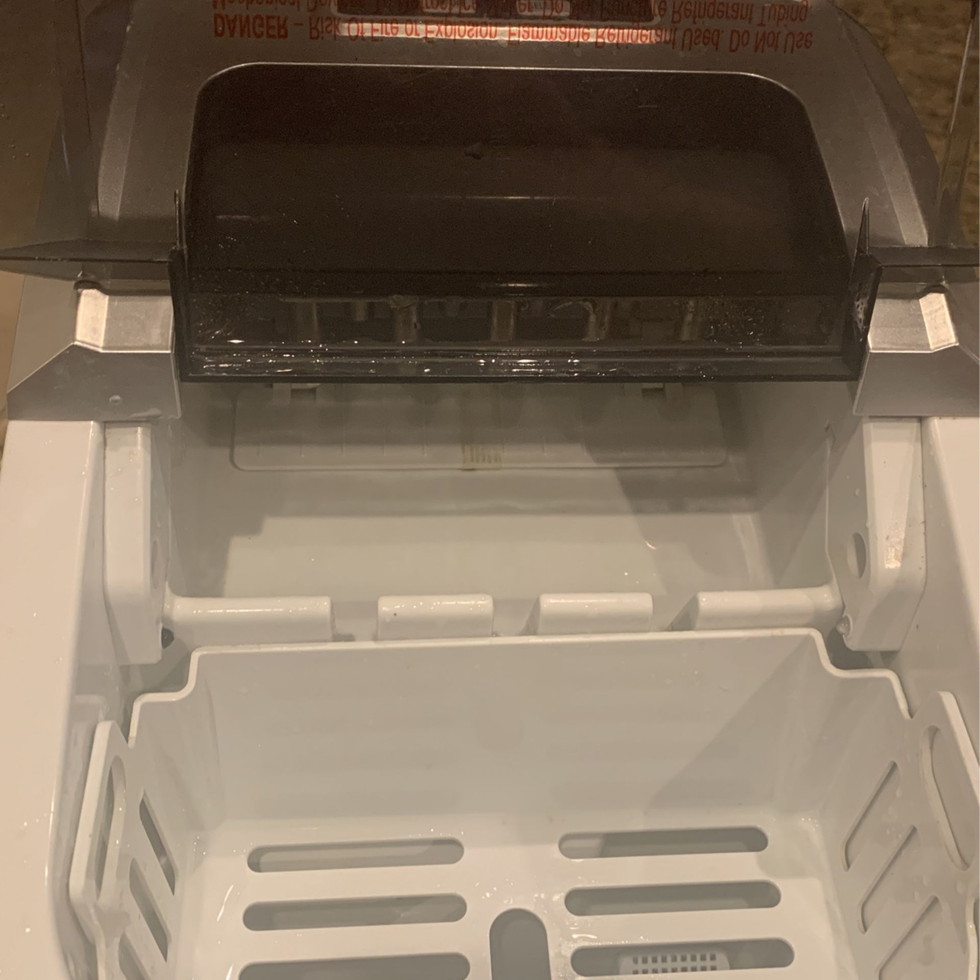 Frigidaire Portable Ice Maker. for Sale in Fort Myers, FL OfferUp