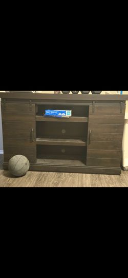 Entertainment center