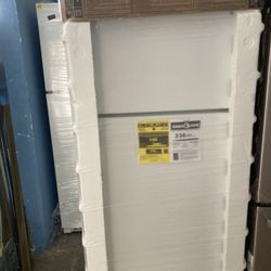 Brand New whirlpool Top Freezer Refrigerator 
