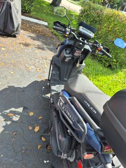 Motorcycle italika xcombat 150 cc
