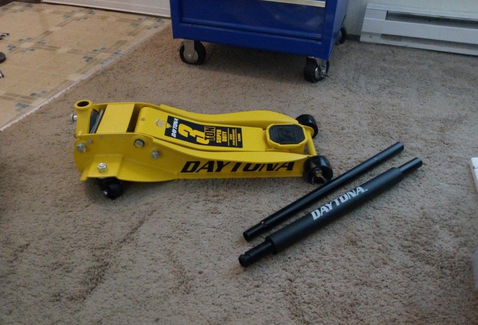 Daytona 3 ton low-profile Super-duty floor jack NEVER USED