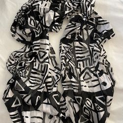 Scarf - Black And White With Geometric Design 
