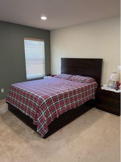 Queen bedroom set.