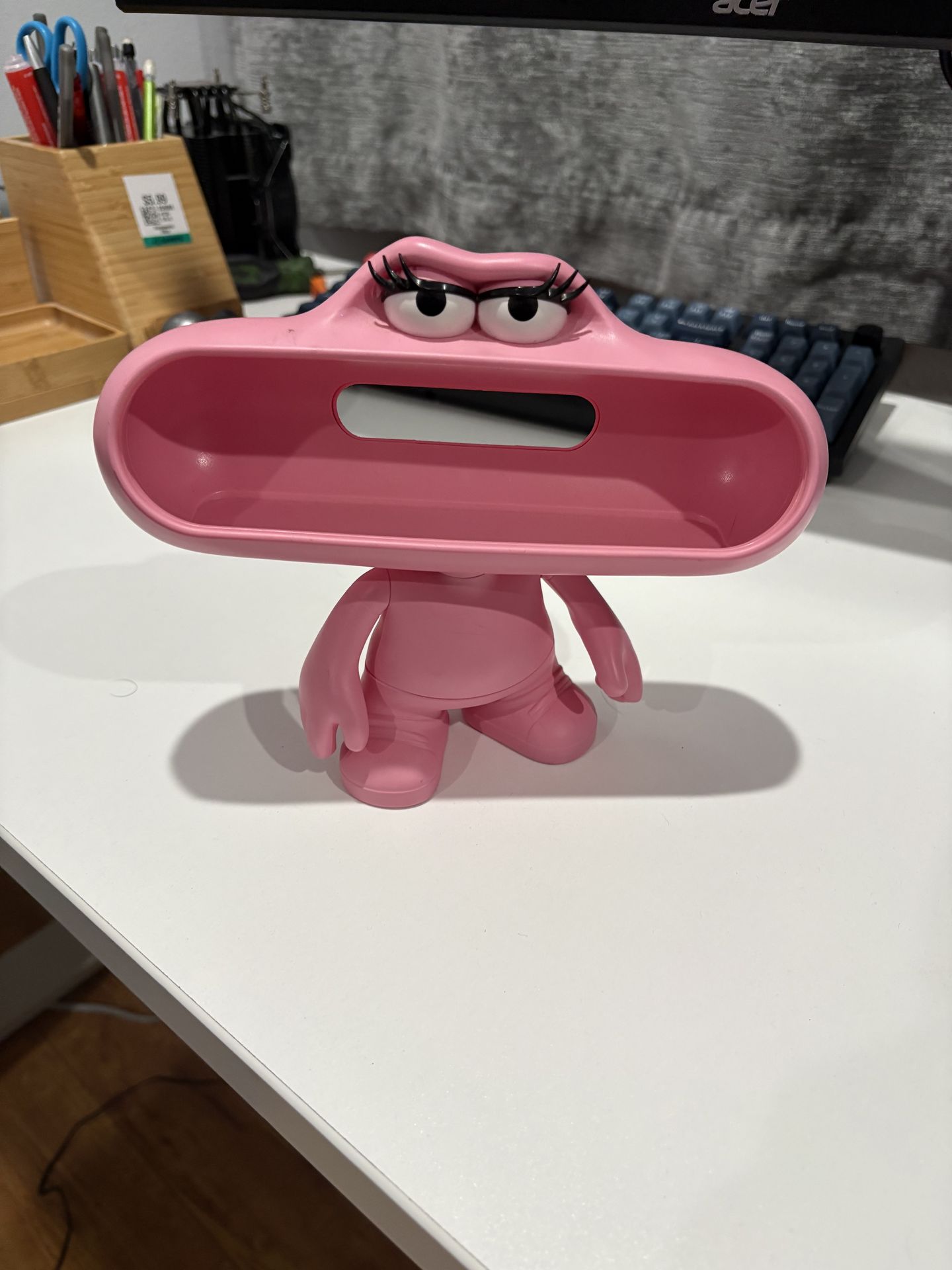 Niki Minaj Beats Pill Stand