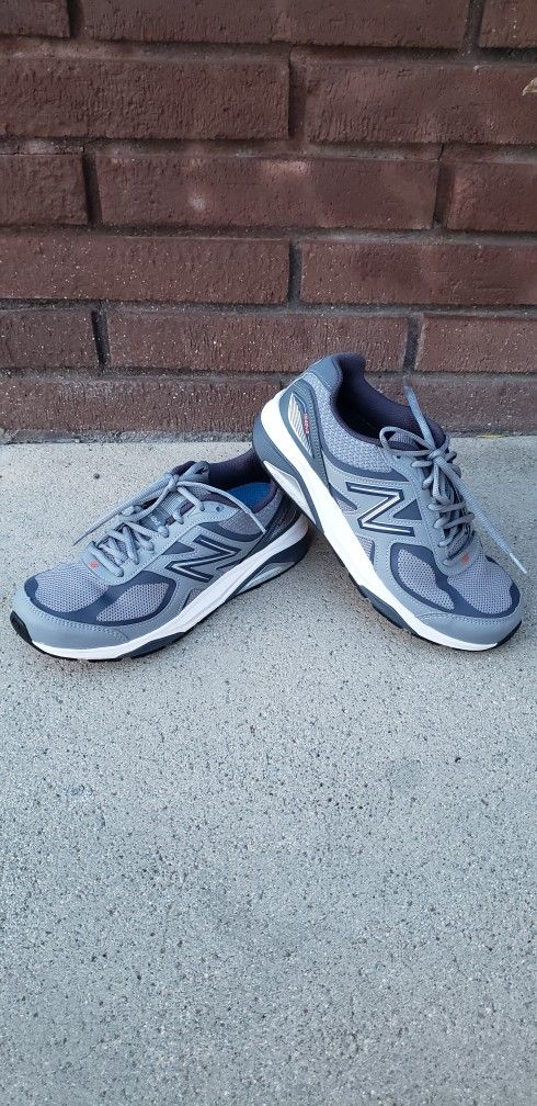 LIKE NEW New Balance 1540 V3 Running Shoe Women's Size