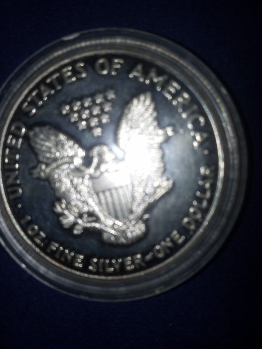 I Oz Silver Dollar Great Condition Give Me And Offer