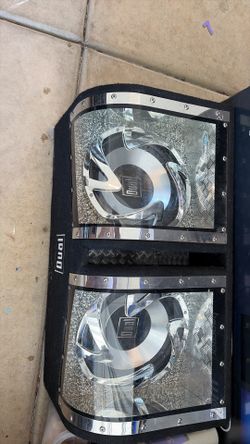 Dual speaker box