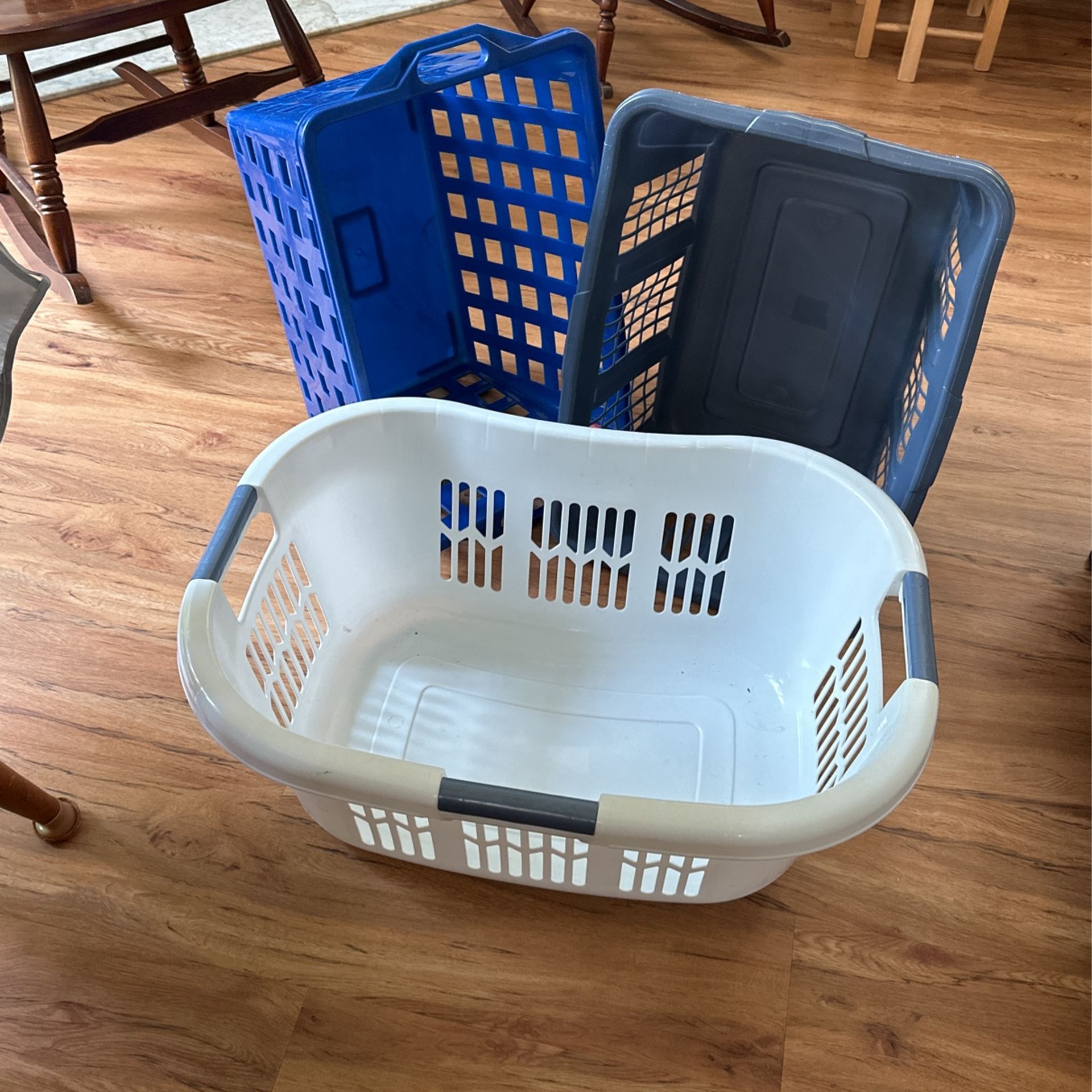 3 Plastic Laundry Baskets $8set