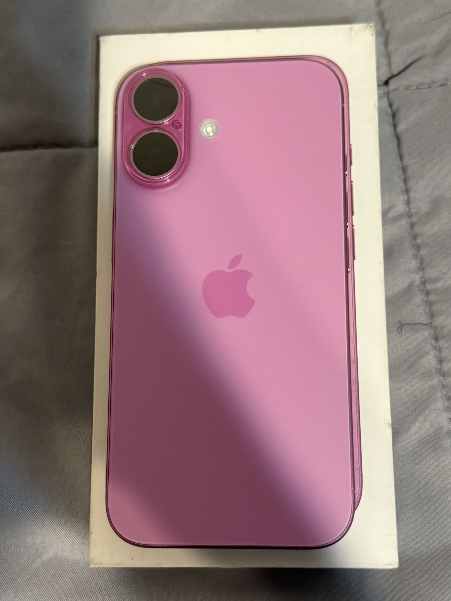 iPhone 16 Pink