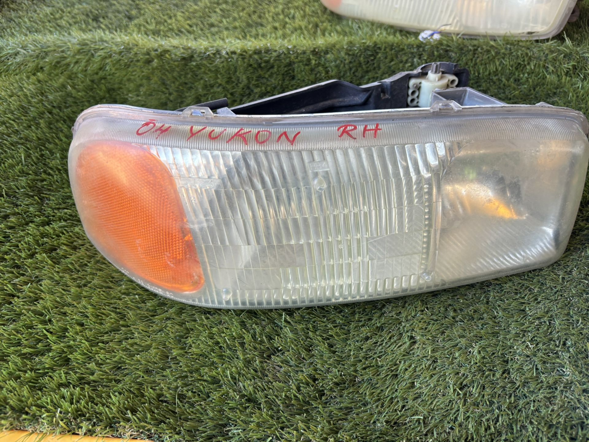 2004 GMC Yukon LH & RH Headlights