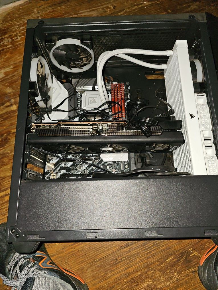 Selling AMD rx 6800 Xt