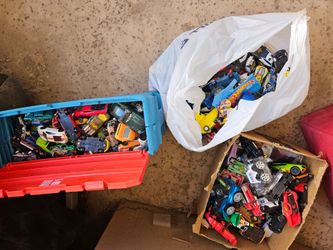 Hot wheels! 10 cases. Chandler