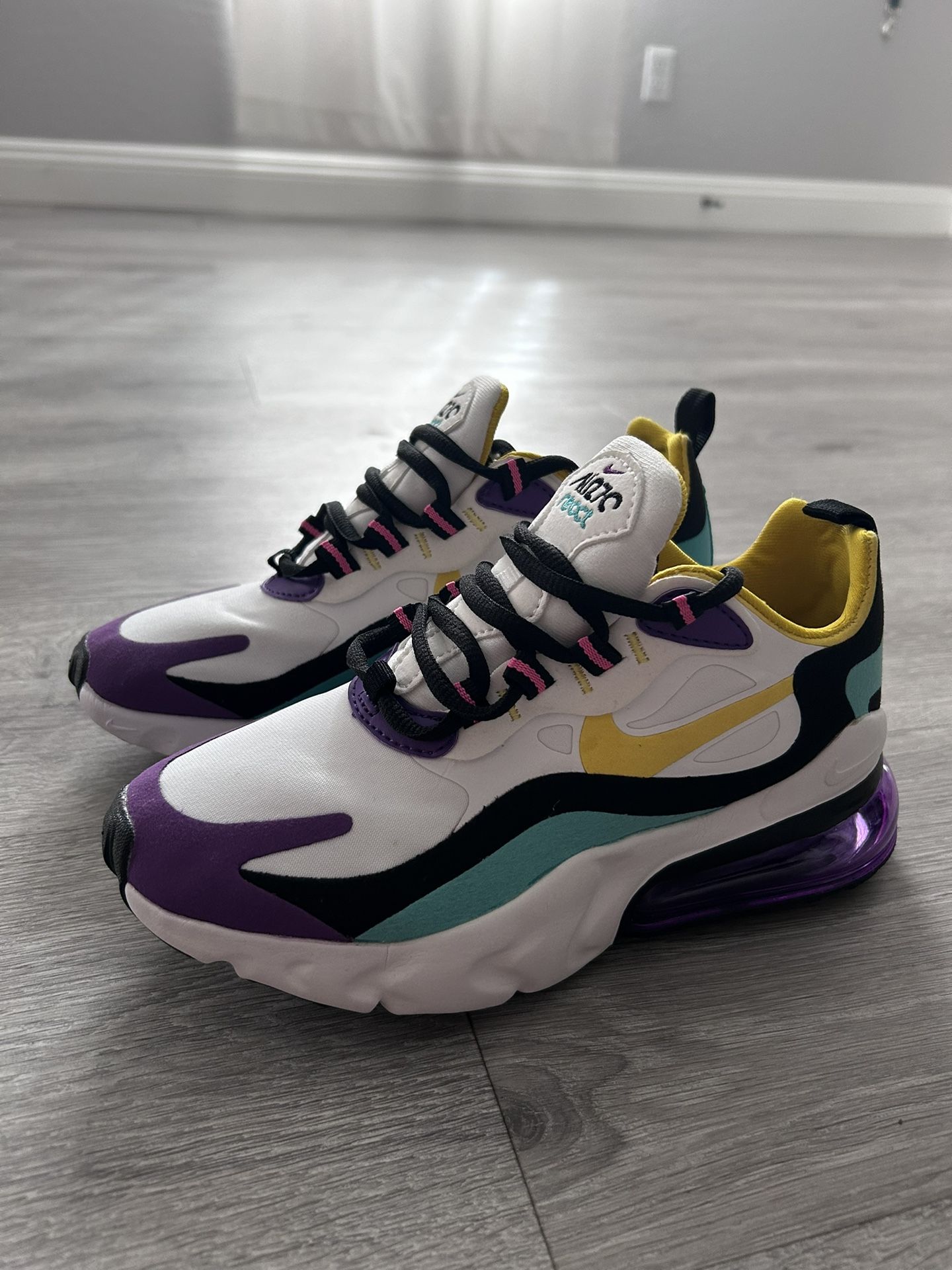 Women/Youth Nike Air Max 270 React Size