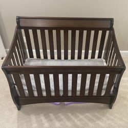 Kids Crib  Used 