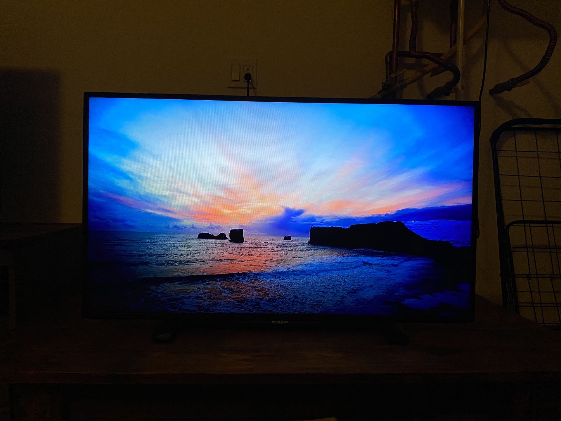 40” LED Insignia 1080p HDTV with wall mount