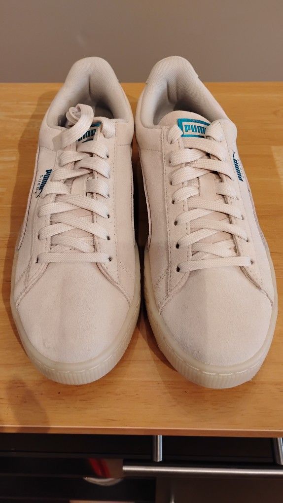 Pumas Tennis Shoes