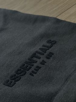 Essentials Fear of God Men's Black Sweat Shorts Logo Pockets Elastic Drawstring