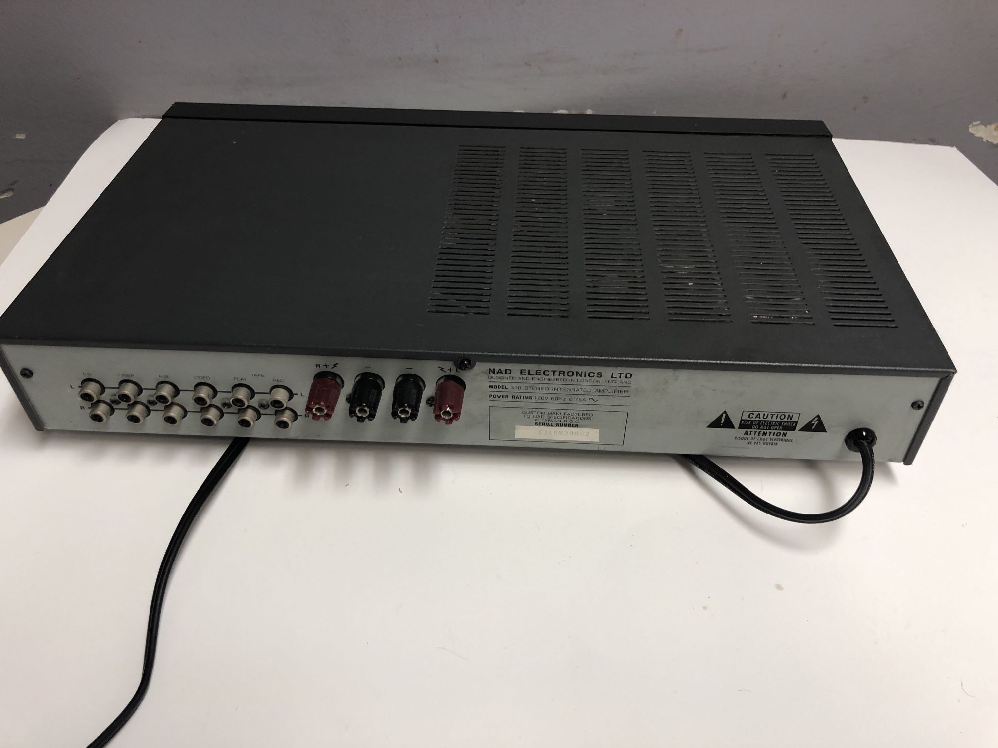 NAD 310 stereo, integrated amplifier