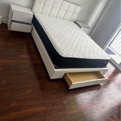 QUEEN BED AND TWO NIGHSTANDS  ( MATTRESS NOT INCLUDED) 