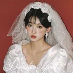 Retro White Rose Pearl Wedding Veil 