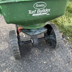 Scott’s Turf Builder 