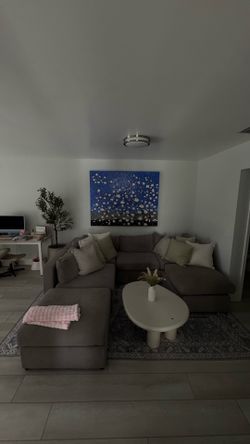 Modern Modular Sectional Sofa – good Condition