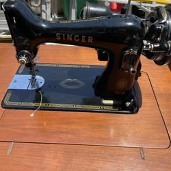 Singer Sewing Machine And Cabinet Antique