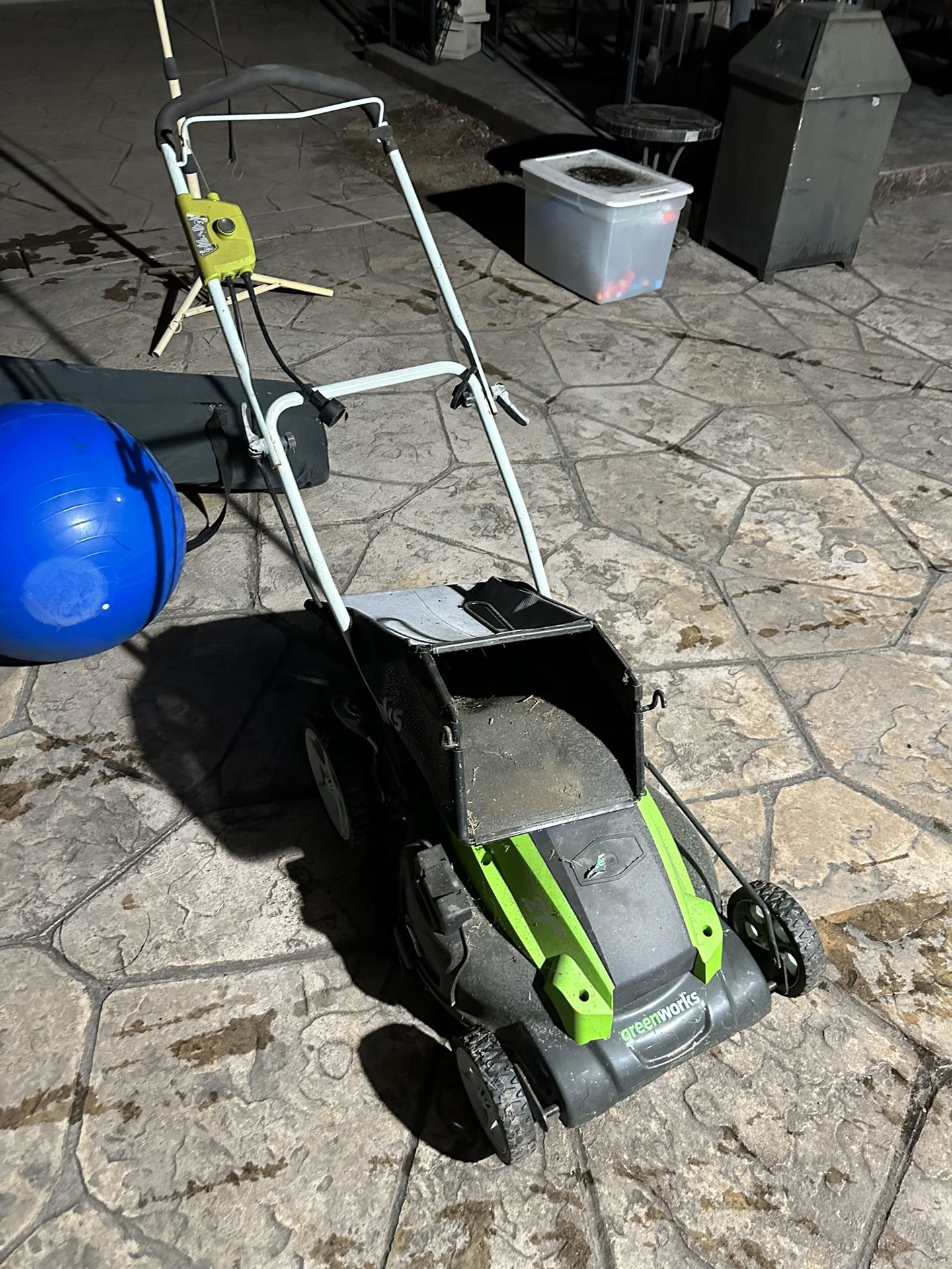 Electric lawn mower