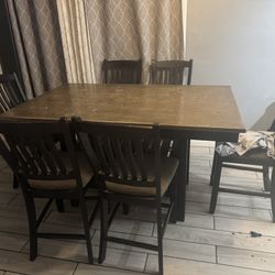Dinning Room Table  And Chairs