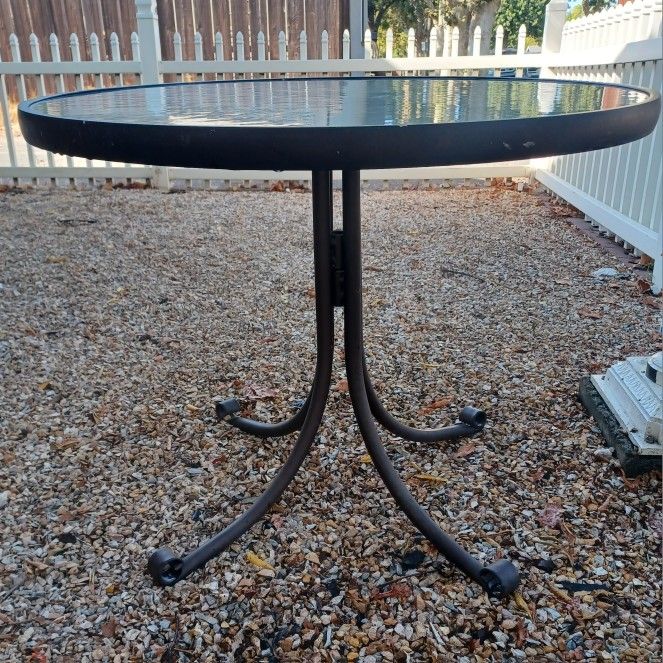 Outdoor Round Table
