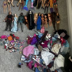 Random Bratz, Disney, Barbie Dolls