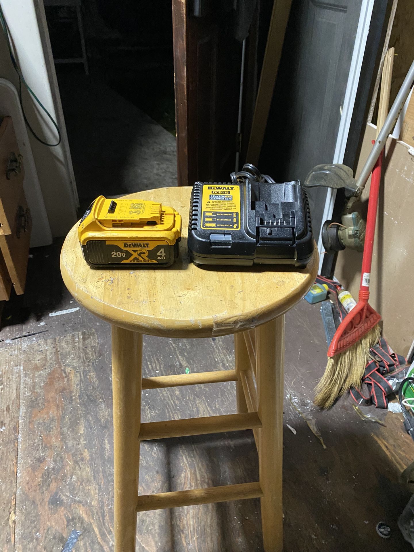 Battery Dewalt 20vmax 4.0ah And Charger