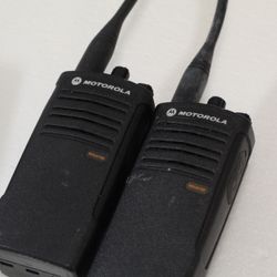 Motorola 2 Way Radio Walkie Talkie Set