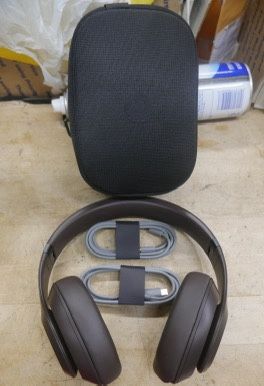 beats headphones studio pro OTH brown with case 887383-3