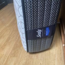 Queen Mattress Sealy Posture Pedic 