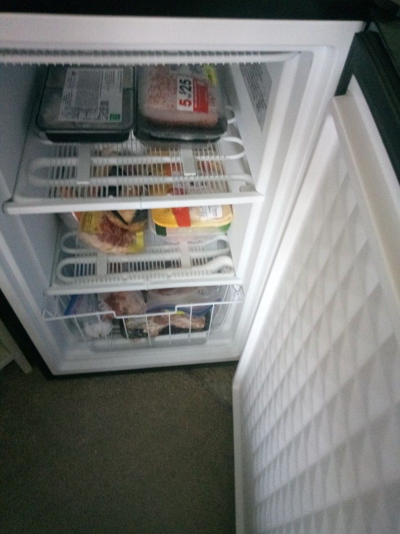 3cft Arctic King Upright Freezer for Sale in Parma Heights, OH OfferUp